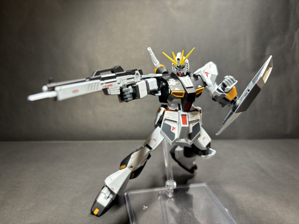 今回初めて「エナメル溶剤つけ過ぎてパーツ柔くなっちゃった」現象を経験したので次回以降気をつけたいと思いました。プラ板貼り付けも「あぁ塗装の時こういうとこ気をつけなきゃいけないんだこれ」とか色々発見があったので今作成中のデスティニーspec2（ゼウスシルエット込）に活かしたいと思います。