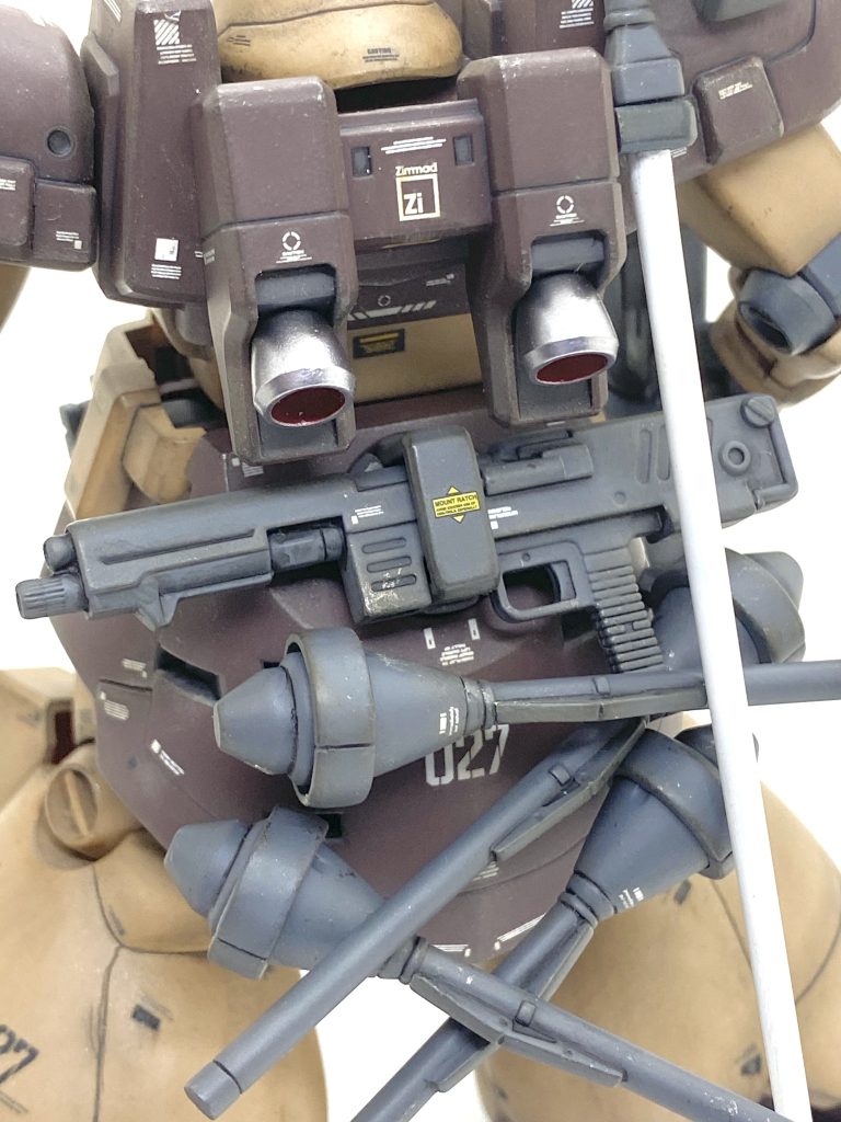 後ろ部。シュツルムファウストがポロポロするのはわかっているので接着しています。