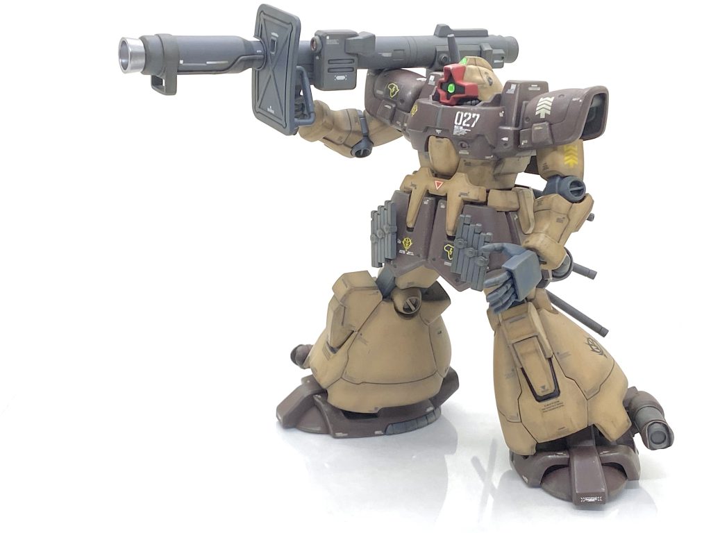 ポージング。肩が軸関節なので稼働箇所は広くはないです。