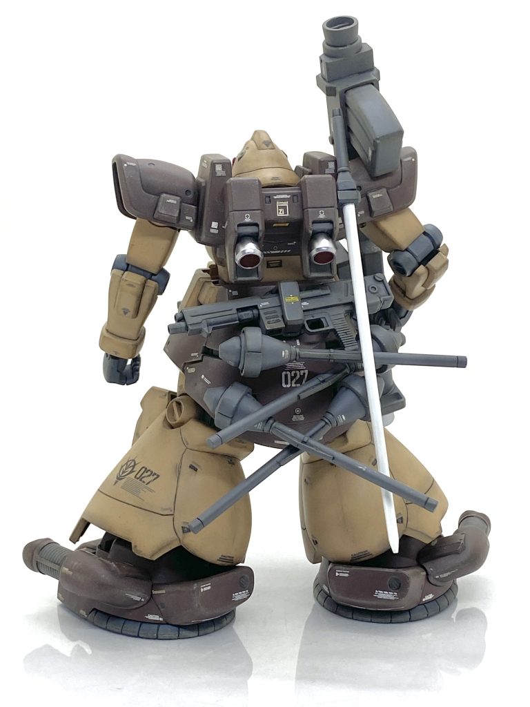 塗装箇所とカラーレシピ本体ブラウン部→(クレオス)旧ガンダムカラーブラウン3腕部、脚部等→(クレオス)旧ガンダムカラーイエロー3関節等→(クレオス)旧ガンダムカラーグレー22武器類→(クレオス)新ガンダムカラーMSグレージオン系モノアイカバー→(クレオス)旧ガンダムカラーレッド1各部バーニア外部、バズーカ砲身先端等→(ガイア)フレームメタリック(2)装甲裏、凹部ディテール→(クレオス)水性、ガンダムエアリアルグレー