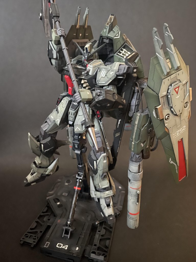 基本的にはスジボリをメインにディティールを追加しています。