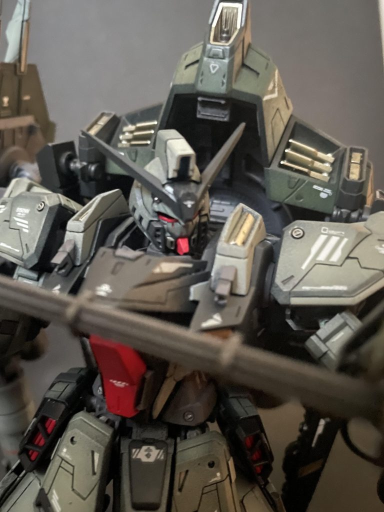 敵役ガンダムなので、デスティニーのような血涙を彫り込んでます。今回の、言われないと分からない自己満足ポイント