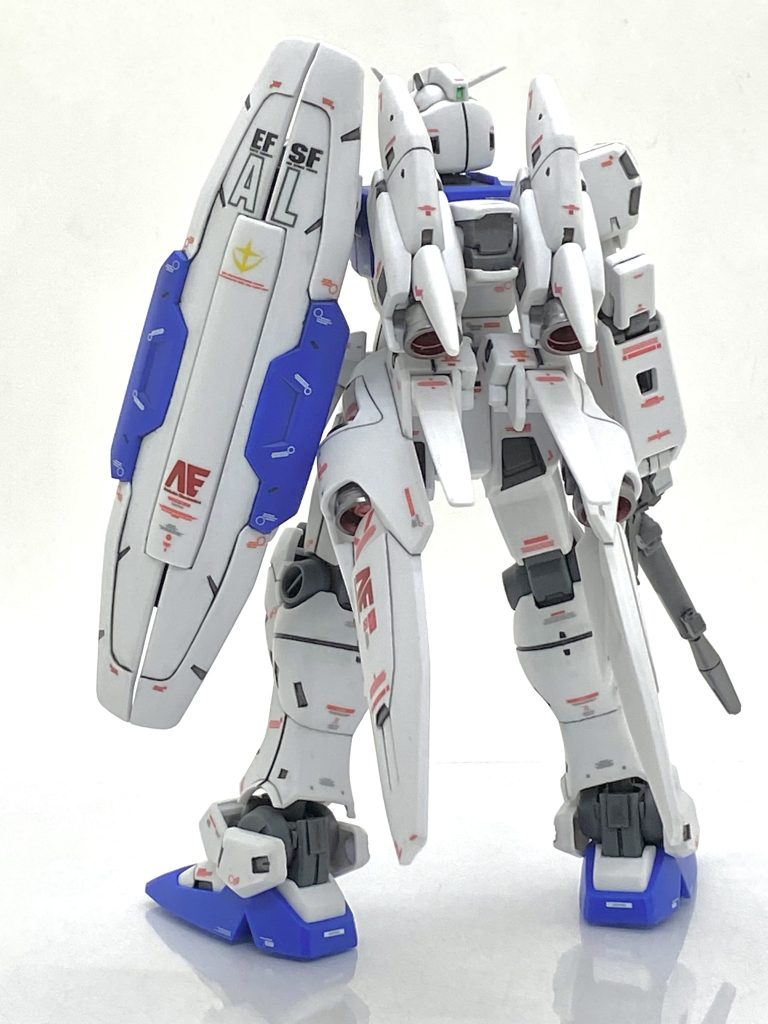 塗装箇所とカラーレシピ手の甲部→(クレオス)旧ガンダムカラーホワイト5フォールディング・シールド青部→(クレオス)旧ガンダムカラーブルー17ビームライフル、フォールディング・バズーカ、各凹ディテール等→(クレオス)RLM75グレーバイオレットフォールディング・シールド裏側→(クレオス)水性・RLM75グレーバイオレットバーニア外部、ビームライフルマズル等→(ガイア)フレームメタリック(1)バーニア内部→(クレオス)GXメタルレッド