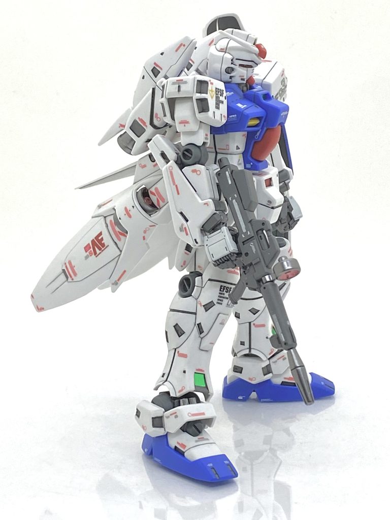 横から。曲線と直線が混じり、非常に美しい機体だと思います。