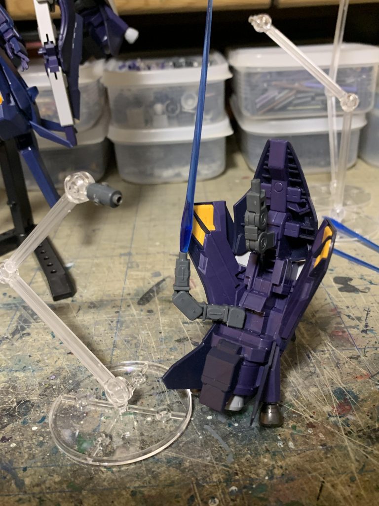 ファンネルとサブアームを作成。サブアームは先端からビームサーベルを発振できるように。