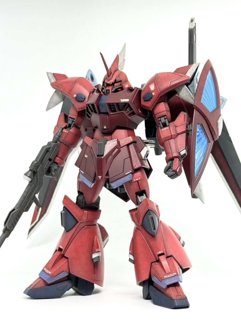 加工は胴体短縮とモノアイ部の幅詰め。あとは先端シャープ化、ハンドパーツ交換くらい。最新のガンプラはデキが良いです✨