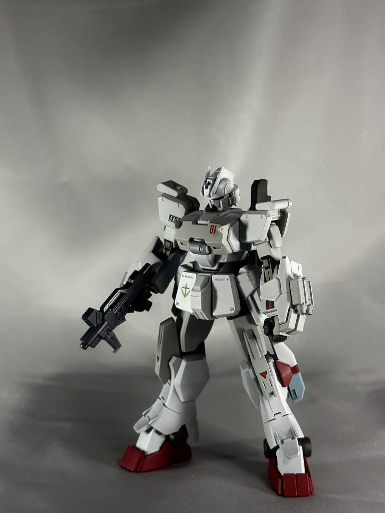 遠目から脚部バーニアのカラーは某機甲戦記の1号機に近づけています