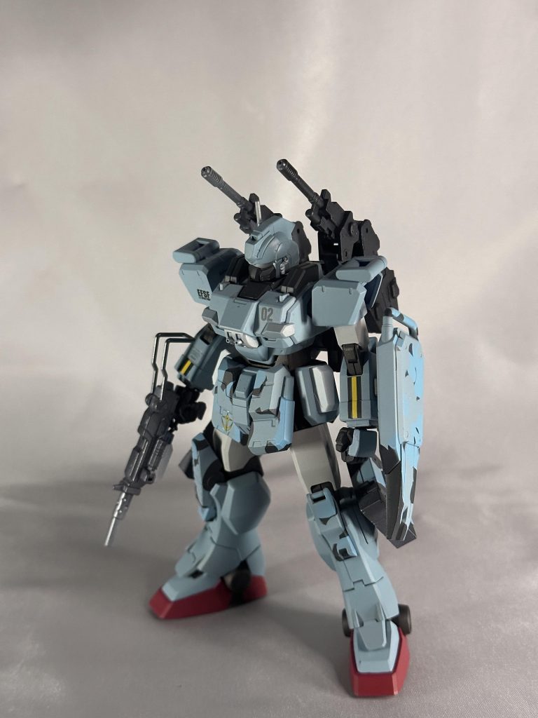 カラーリングは青メインで膝、フロント、バックスカート、シールドを迷彩塗装にしています