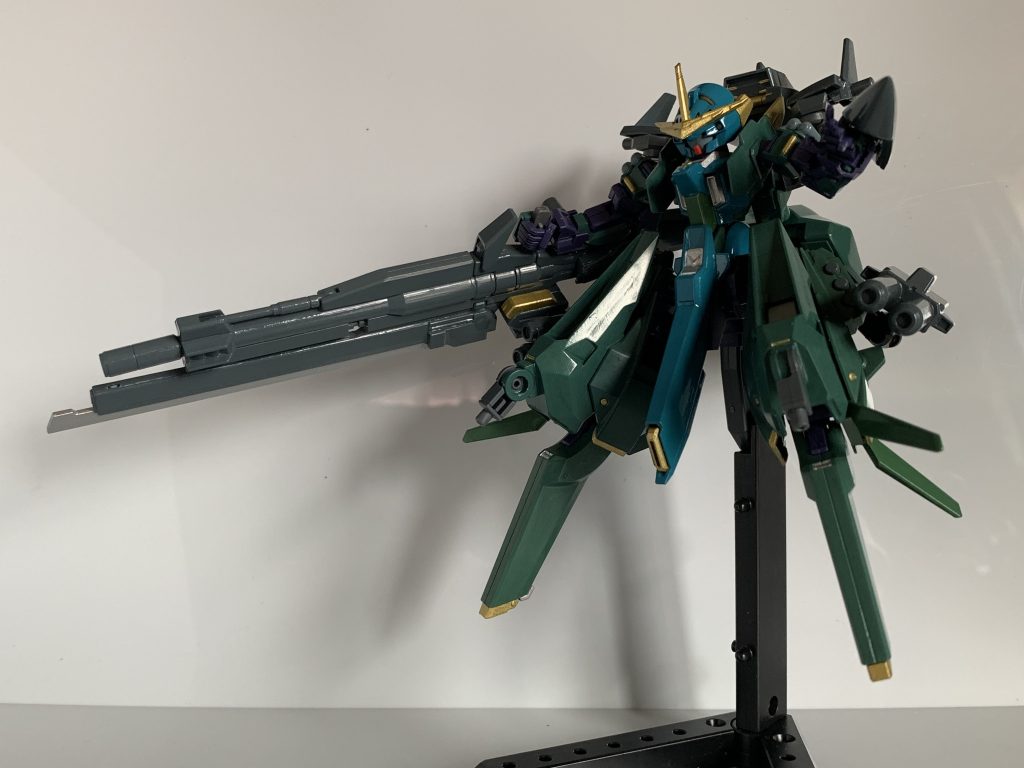 腰部の2連ビームキャノン。サブアーム接続で広い射角を確保してます。あとは肩と太ももにグレネード合計10発を装備。