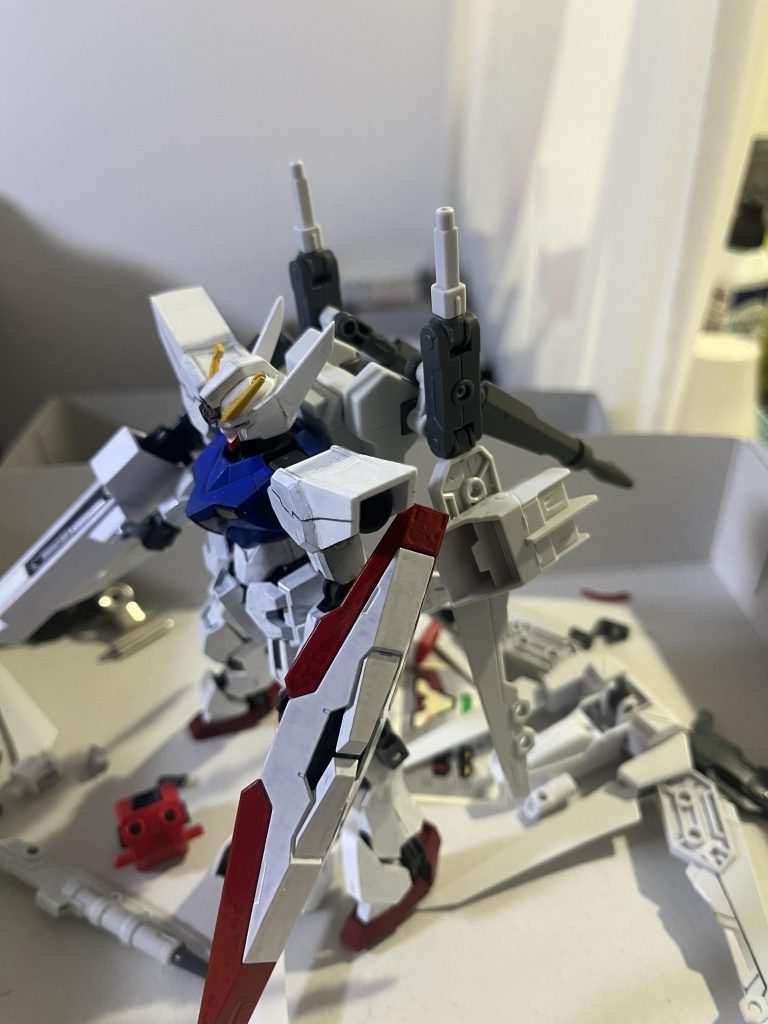 バックパックの作り初めの状態。 ギミック自体は思い付いてはいたのですが、それを再現するために試行錯誤する羽目に……。再現はできてもビジュアルがやっつけ感満載だったり。 プラ板で全部作るのも覚悟で挑みましたが、結局ミキシングと最低限のスクラッチで作れました。