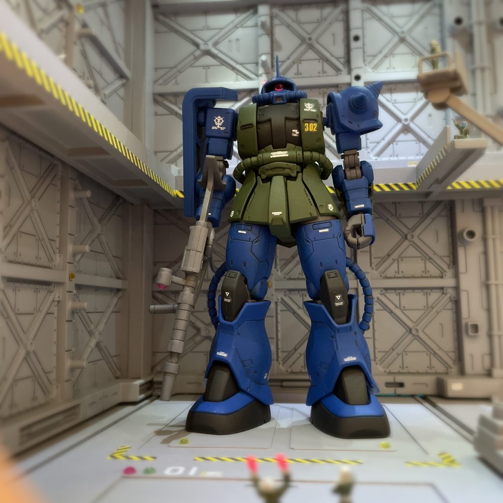 メイン2色は、Mrカラーのインディブルーと濃緑色(中島系)を使用してエアブラシにて全塗装。グレー部分は、ガイアノーツのメカサフheavyとMrカラーのジャーマングレーを使用。