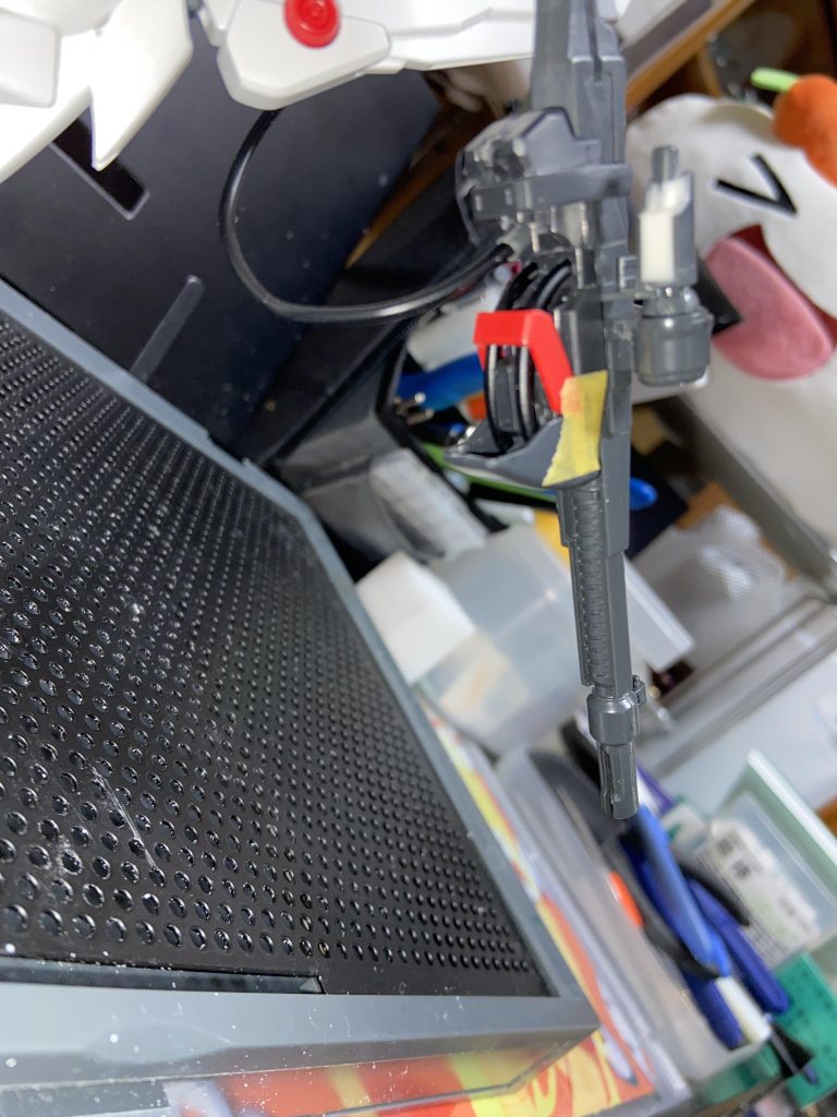 MGのEx-SとFAZZからパーツを流用してサブジェネレーターっぽくでっち上げました。ケーブルは白の方が見栄えが良かったので後に変更。