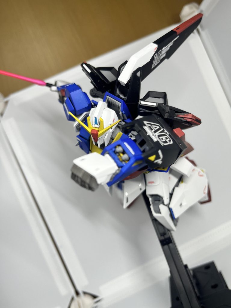 腕部グレネードランチャー+ビームサーベル