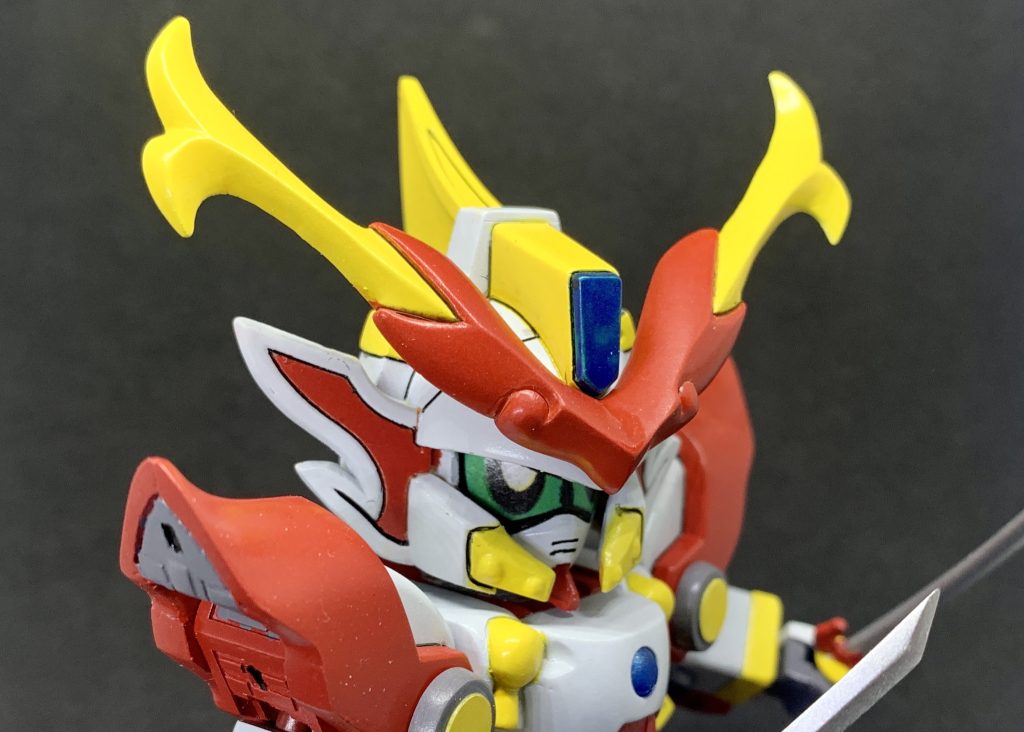 頭部は特に塗分けが多かったのですがマスキングして塗装しました。