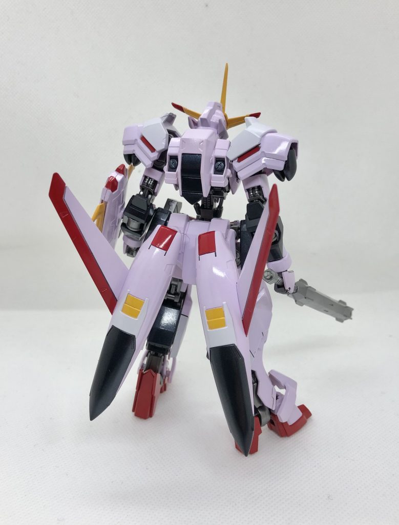 カラーリングは、ボディに白入れたり、脛に赤入れたり、アレンジ。某モーターヘッドのイメージもちょっと入ってます