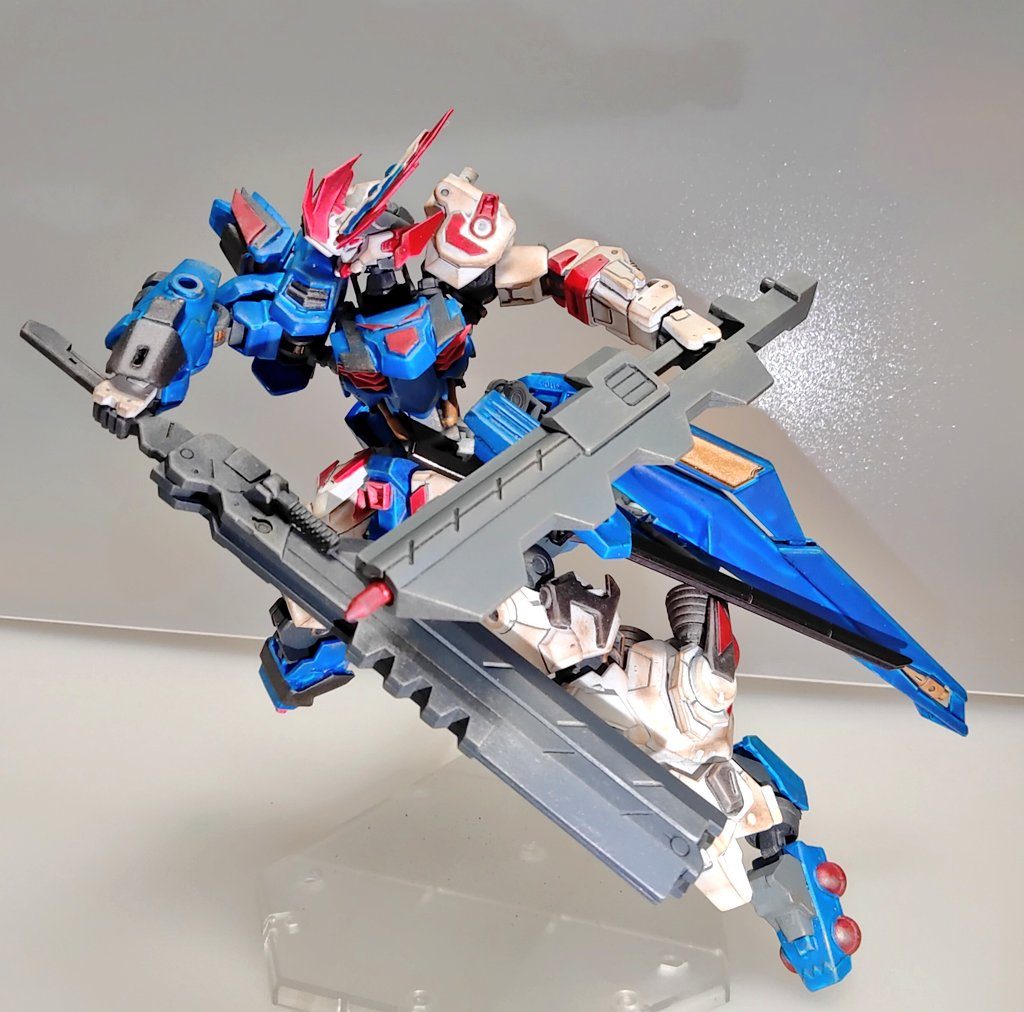 “タイマン”剣劇戦形態2デモリッションナイフも勿論分割可、背部尾翼でバランス保持も万全