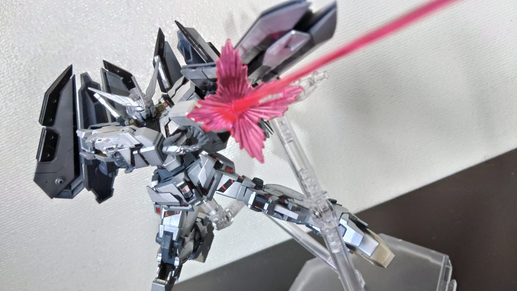 「マルチペガサスウェポン　ショートガン」マルチペガサスウェポンの一部の武装のコントローラーに使われる拳銃。威力はあまりなく、牽制に使われる。