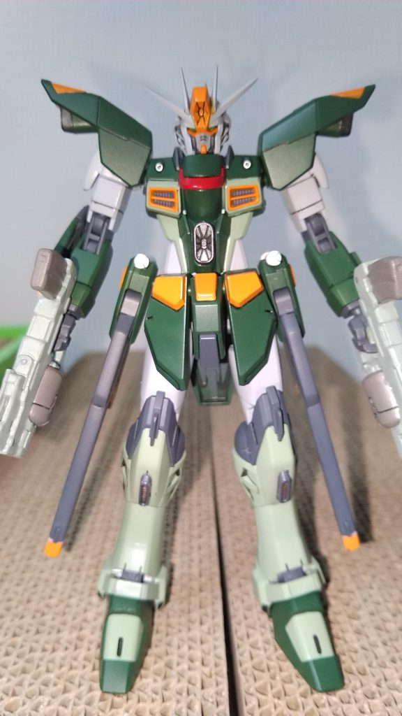 バックパック、シールドバズーカ、脚部アーマーを外すとこんな感じです