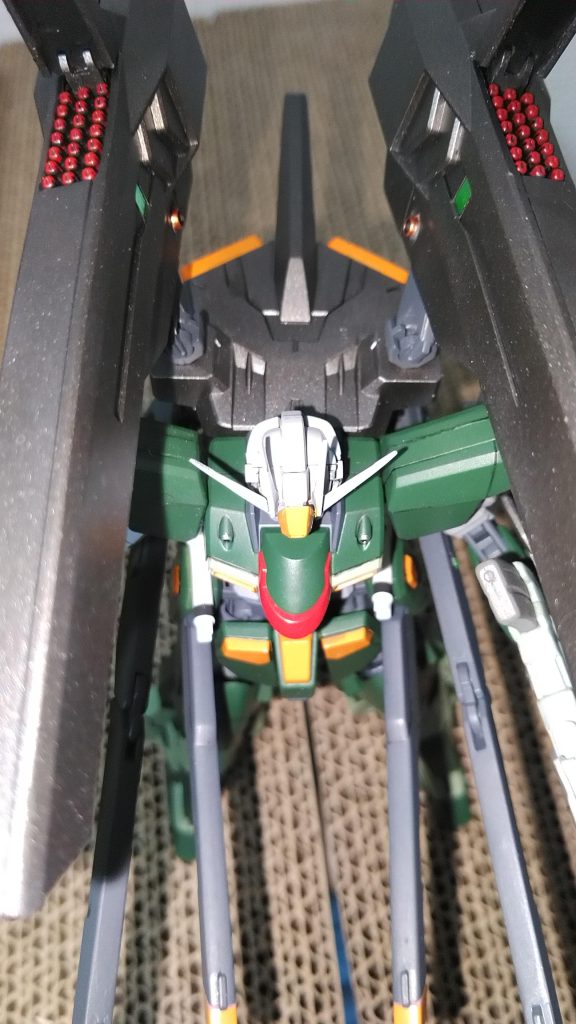 ケンプファーアメイジングの武器セットから拝借したビームキャノン上部にZZのバックパックのミサイルを移植