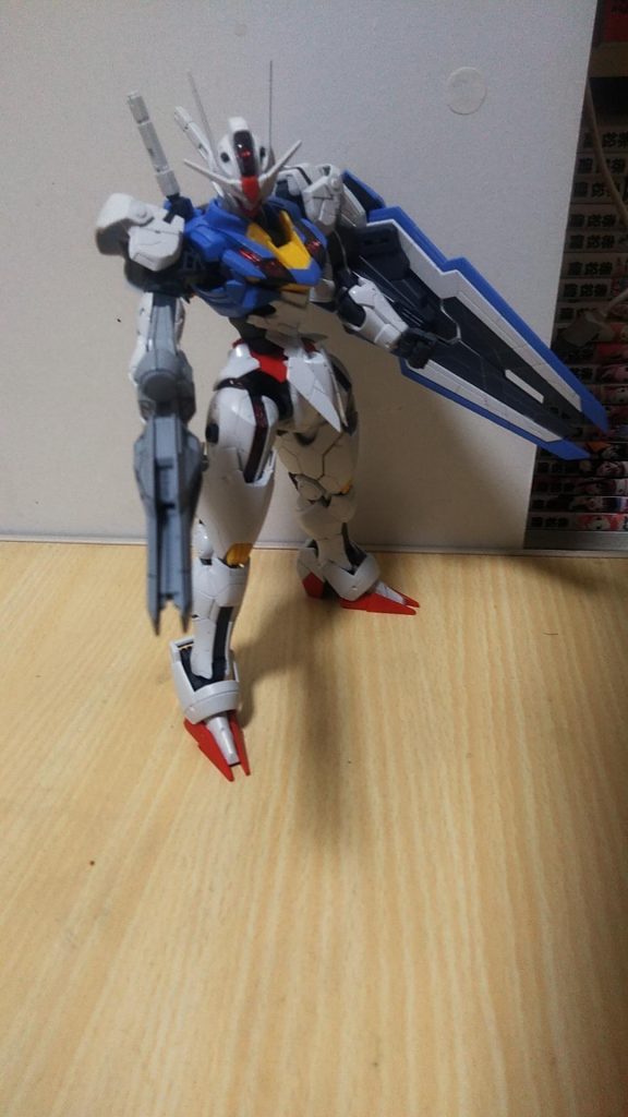 構えた所銃口の所に ビーム偏光的なスジを 入れてます。