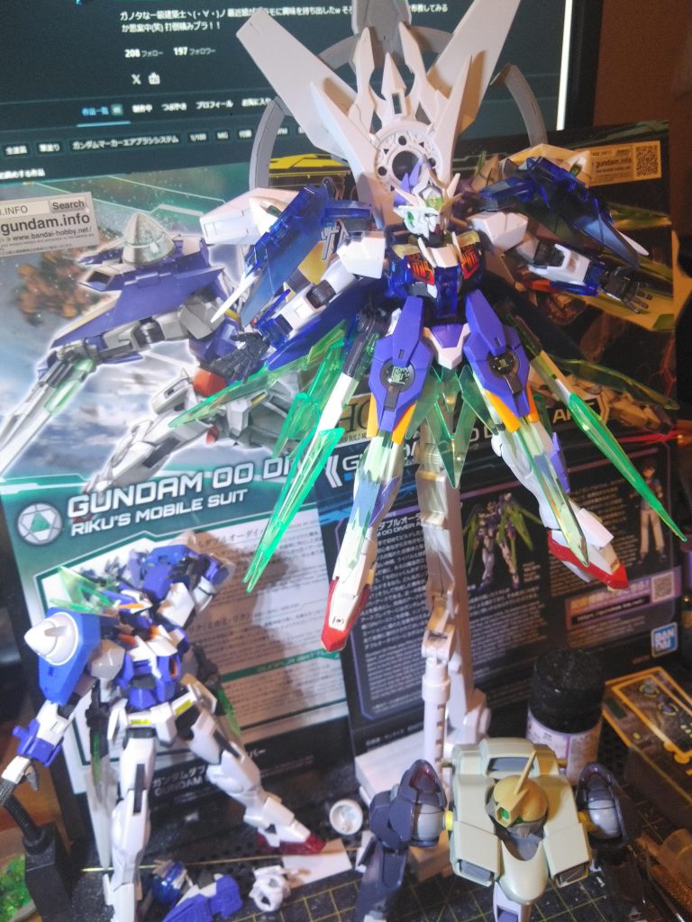 前作ダブルオーダイバーノアにパーツを奪われまくったガンダムダブルオーダイバーアークを改造しました。前作の名付けの為に「アーク」を検索してた時に方向性は確定しました(笑)