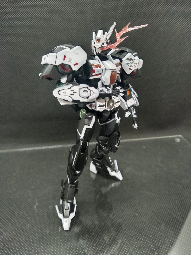 眼光エフェクトはX(旧Twitter)で見かけた100均お湯丸をデザインナイフで彫って型にしてUVレジンを流し込んで作りました。取り付けはセメダインBBです。貼って剥がせるのはこういう時楽‼️