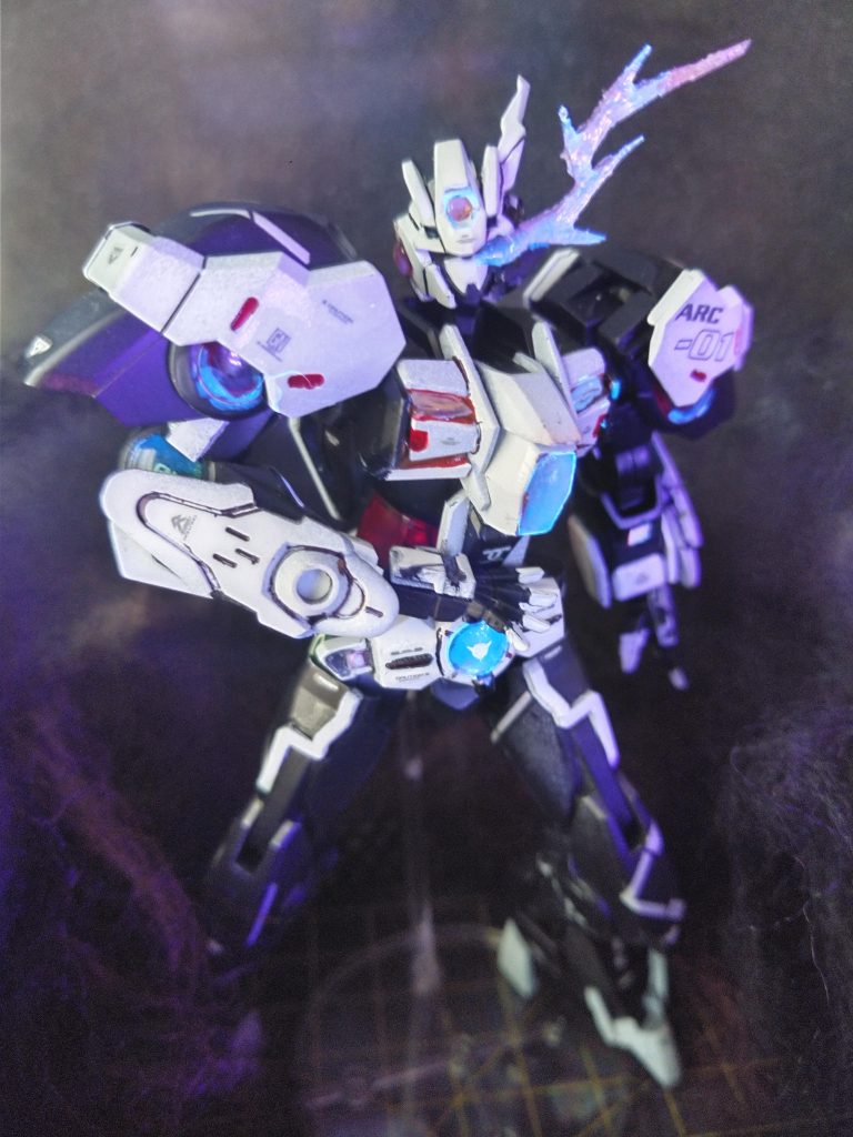 蛍光クリアを各所に塗布ったのでブラックライトで光ります。