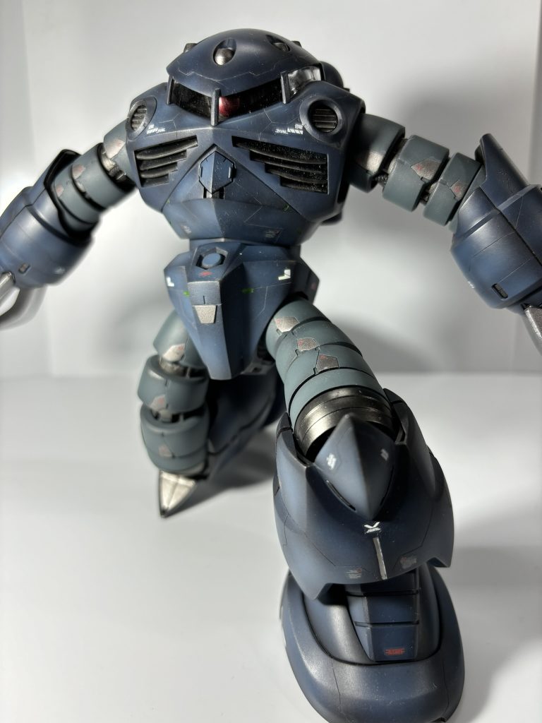 黒立ち上げからのグラデーション塗装してますブルーグレーをベースに少しずつ白を混ぜて、ハイライトっぽくしてみました