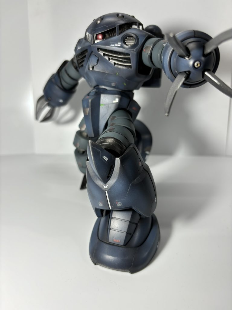 爪は３本が良かったんですが、パーツがうまくはまらなかったので、かみ合わせが良かった4本仕様に・・・中央部に金属パーツ仕込んでみました