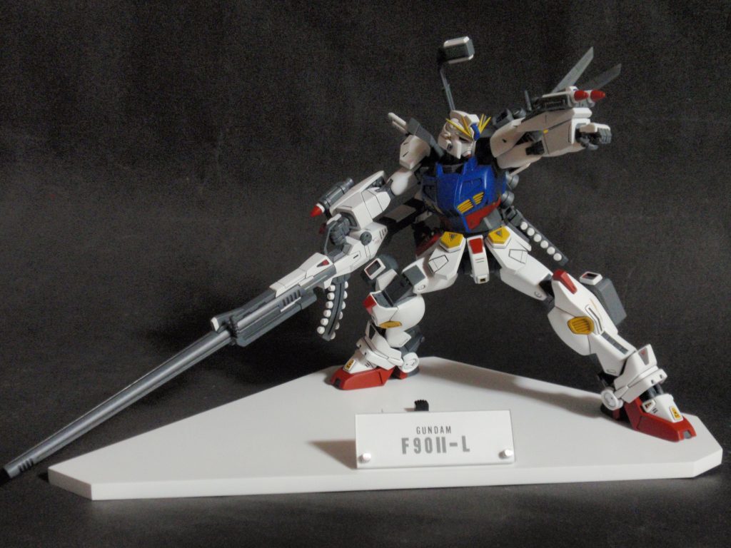 固定モデルです。『可動モデルに見える固定モデル』というコンセプトで制作した記憶があります。