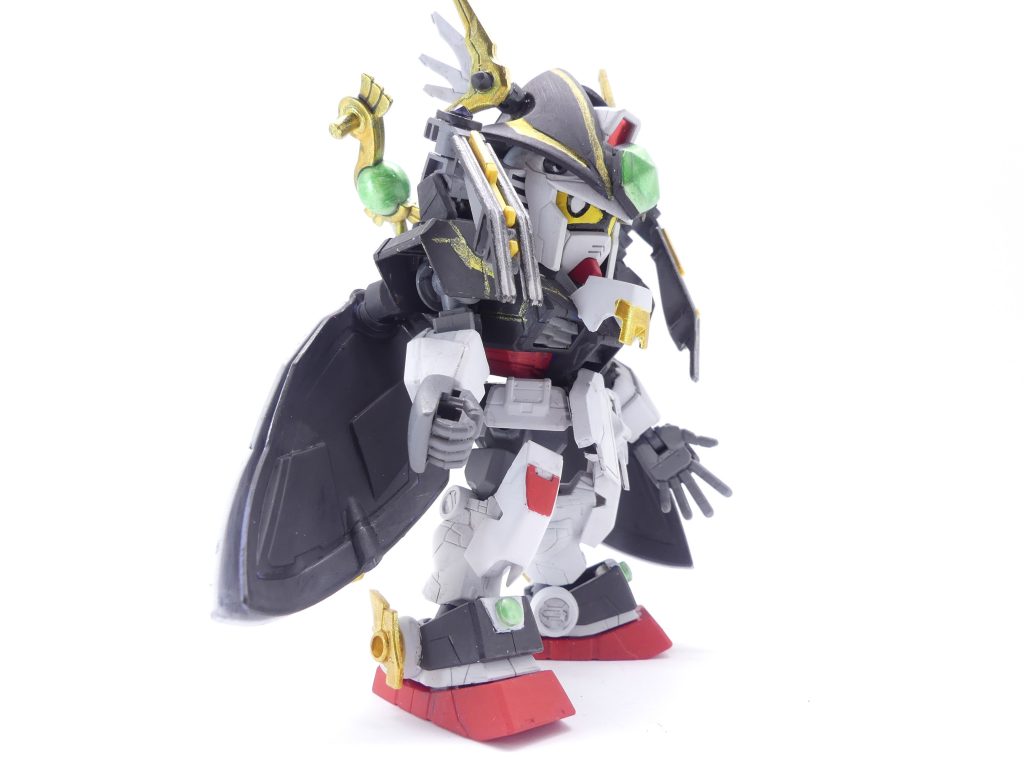 EP(エナジーポイント):「エバーランド」内でガンプラが行動するために使うエネルギー。攻撃や特殊技能の使用などで減少し、0になるとエネルギー切れとなり戦えなくなる。ログアウトすることでのみ回復可能。100%になるまで再度のログインは不可能。また、演者(ビルダー)の食事などは現実世界でのみ行うことができる。これらの関係もあり連続ログインは不可能。学生のアマミチは休日はともかく「放課後」にログインすることを半強制された。元々のキットの3ミリ軸を使えば杖を背中に懸架出来ます。杖・頭の飾り・腰アーマーの一部は少年法師霧丸を使用。杖はそのまま使用しました。