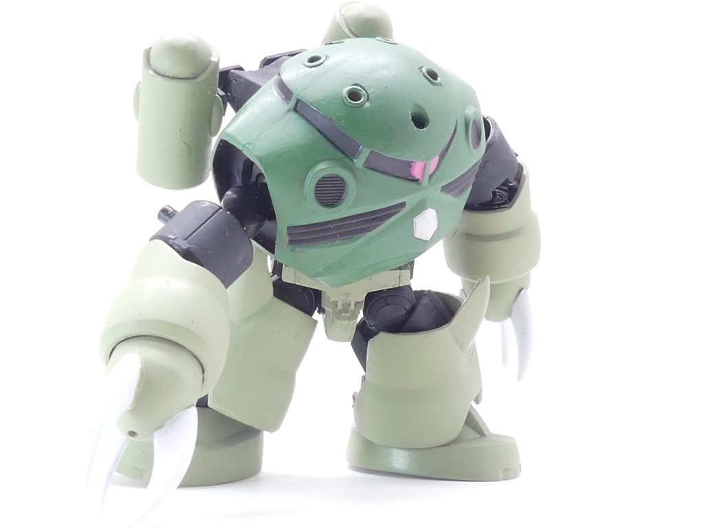 ポーズはそれなり･･･腕は大きくスイングできますが蛇腹腕は思ったよりも動かない･･･久々の旧キットは難しかったです。でもＳＤでズゴックを作れたからいいよね･･･細かい部分は製作記録も参考に。