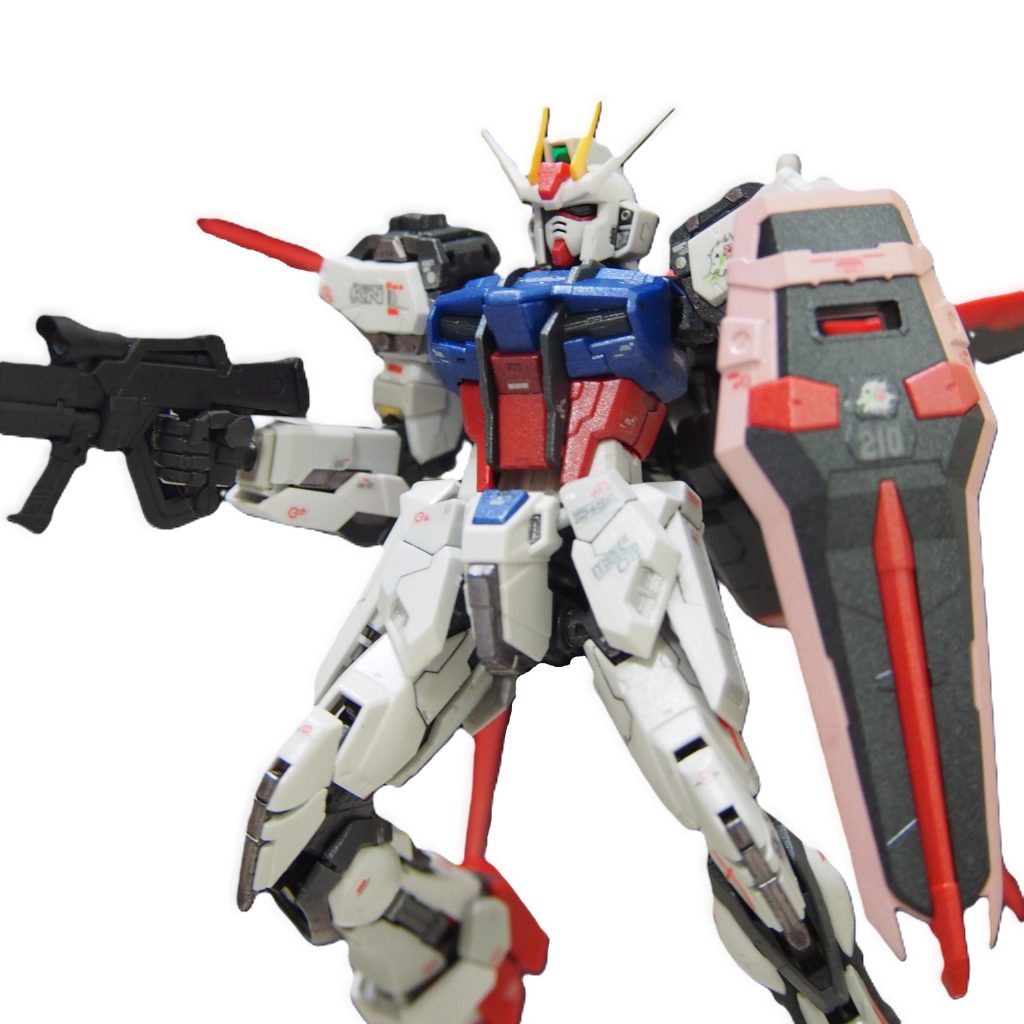 塗装は METAL BUILD を目指し本体を部分的にガンダムマーカーのガンメタ,シールドをルージュカラー,ライフルを黒く,そのあとエアブラシでパールを。