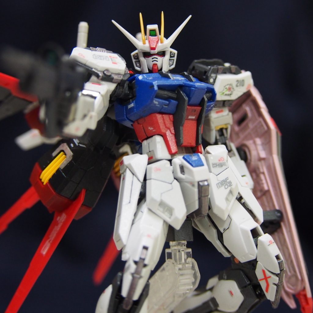 シールドはもちろんルージュカラー。