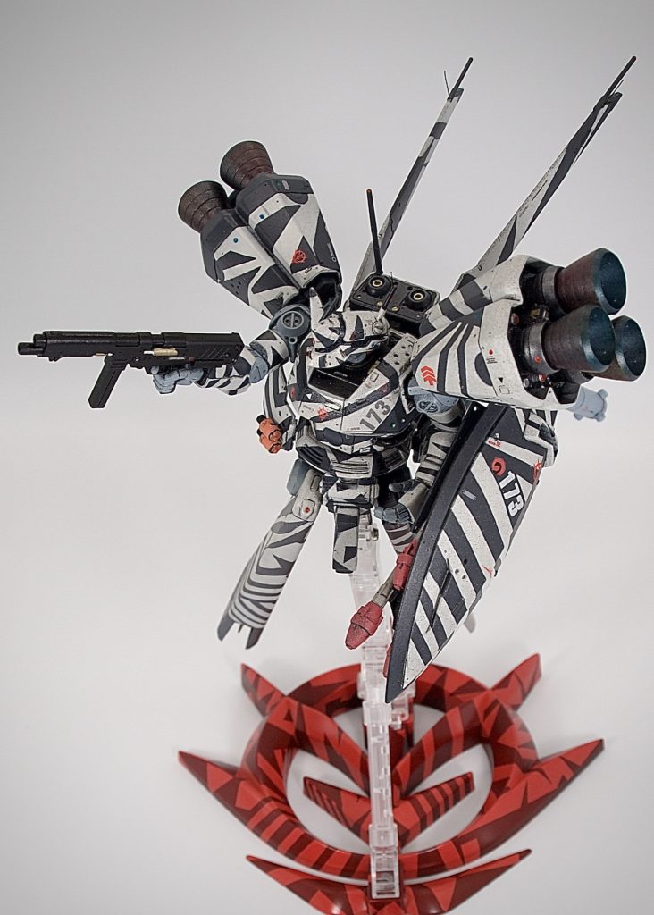 MMP-80マシンガン装備ドラッツェ改の直線的な肩パーツにゲルググの上半身のラインと合うんですよこれが