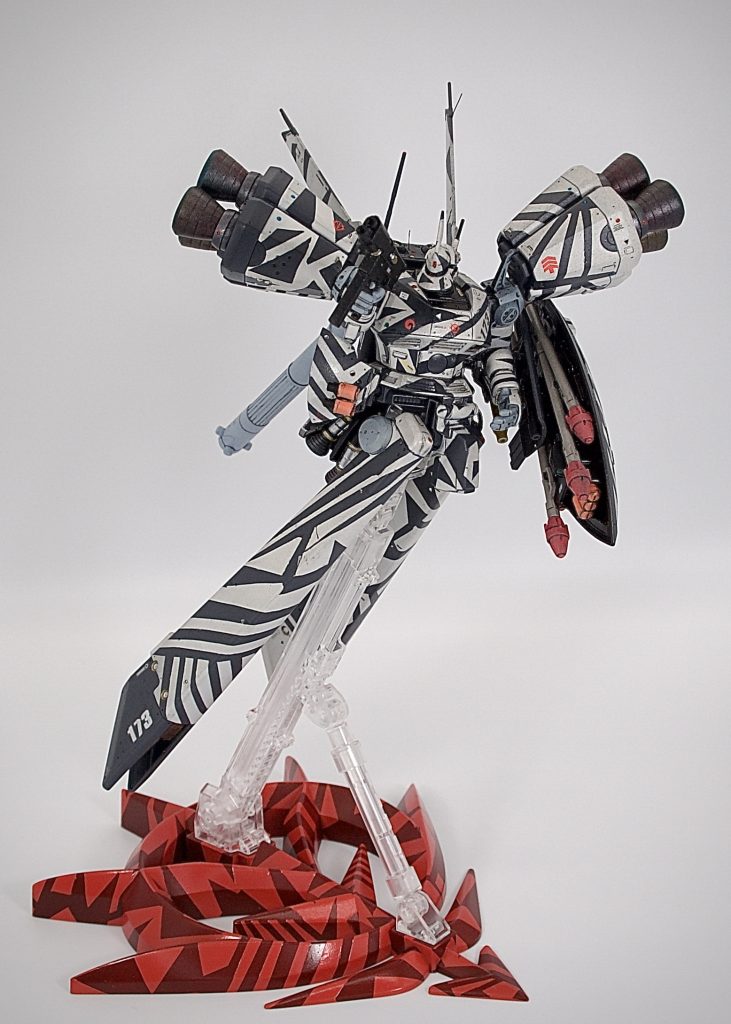 MMP-80マシンガン装備2シールドに装備した予備マガジン×3はプラ棒からスクラッチしました