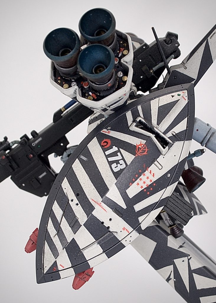 シールド特徴的なゲルググのシールドでも効果が感じられそうなダズル迷彩のパターンを考えるのは大変でしたし楽しかったです