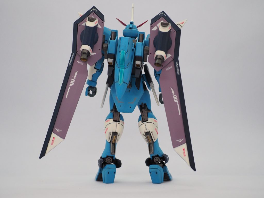 背面ですスラスター部にはパーツを追加してディティールアップをしてみました