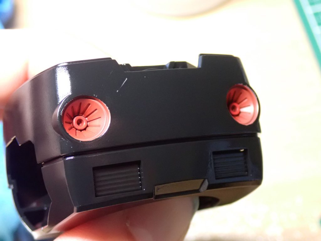 ここはマスキングで対応。赤部分。