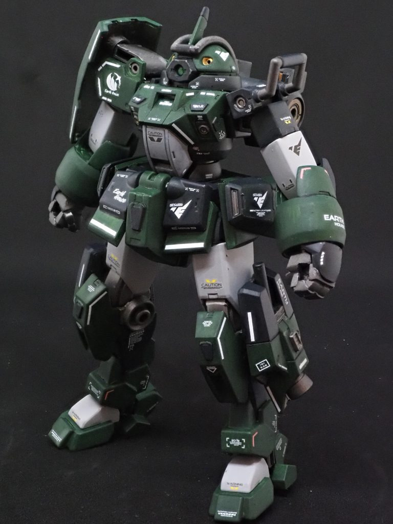 反対側から。何気に腰サイドアーマーにトレーナーの足スラスター取り付けてます。