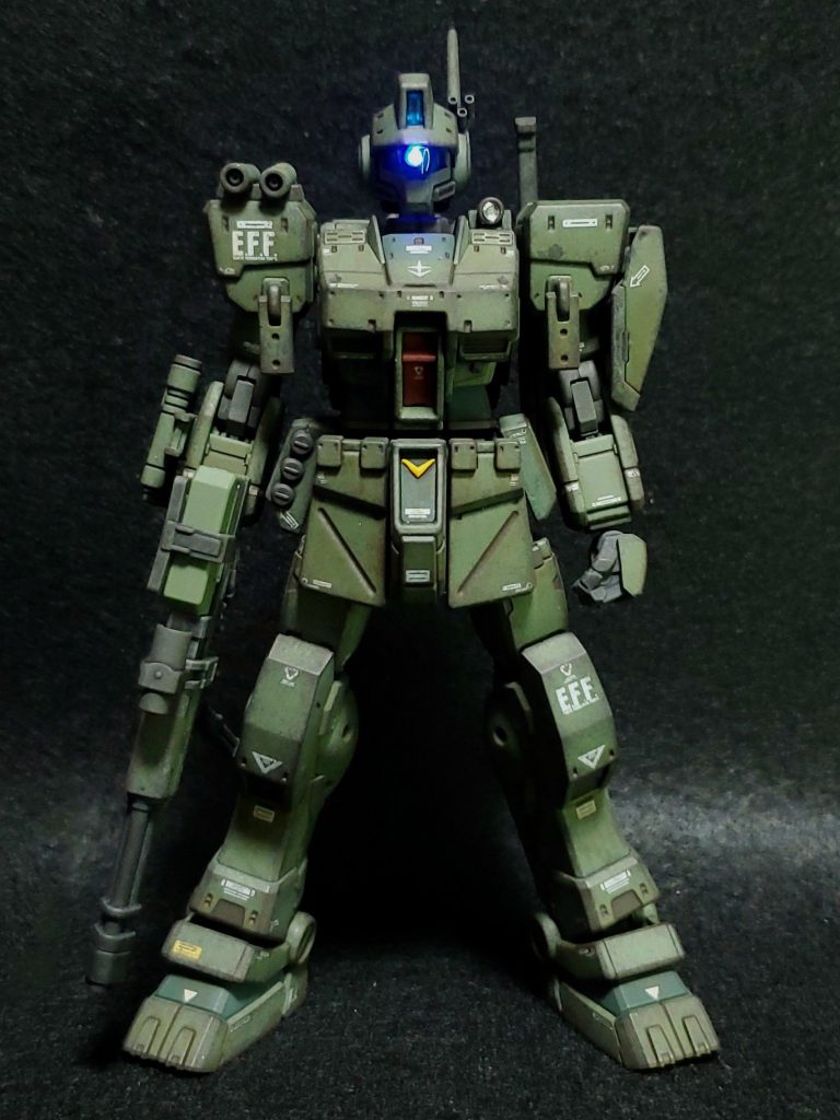 普段は大柄な機体のHGやMG等の大きなキットを好んで製作していますが、プレバンで一目惚れし、製作しました。