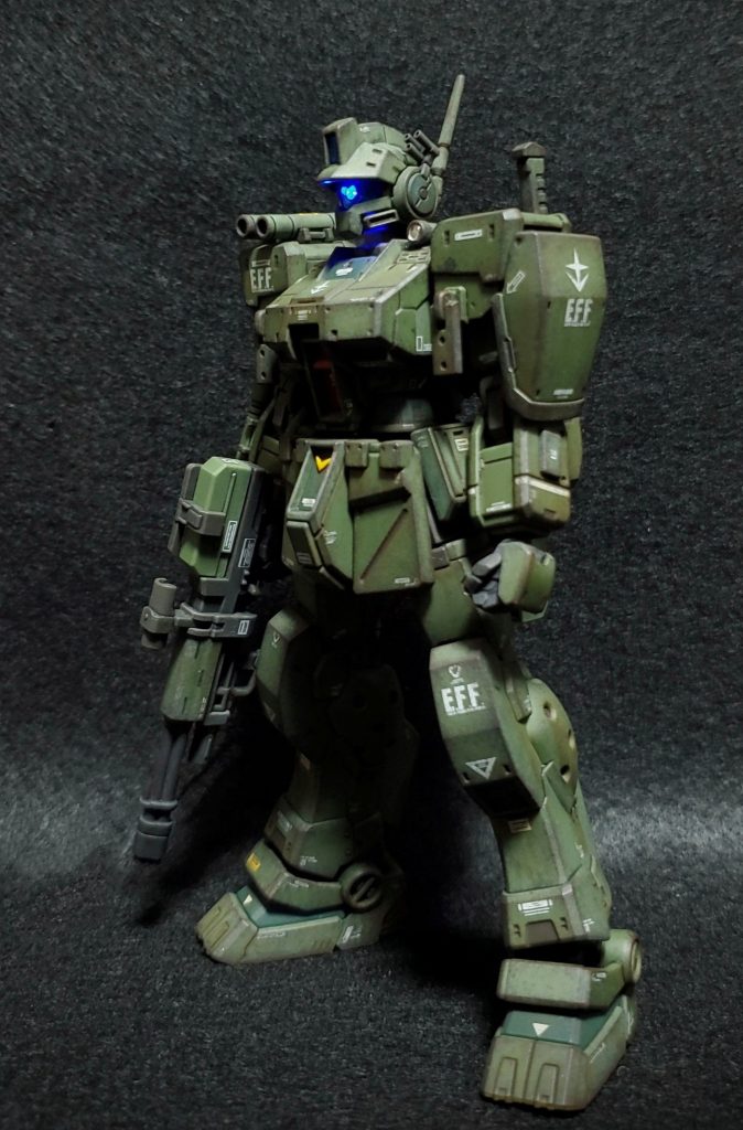 新しいキットで良くできているため、工作は電飾の配線を通す加工以外はほとんどしていません。