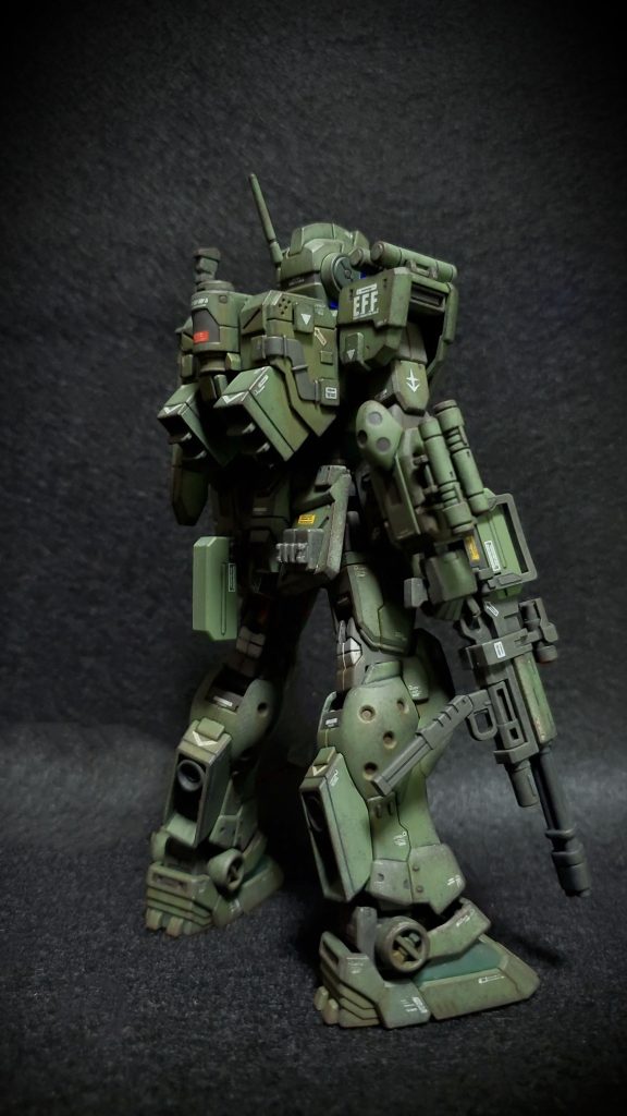 仕上げは先にジャーマングレーと茶色でチッピングしてから、つや消しトップコートを吹き、ウェザリングカラーでウォッシングしています。