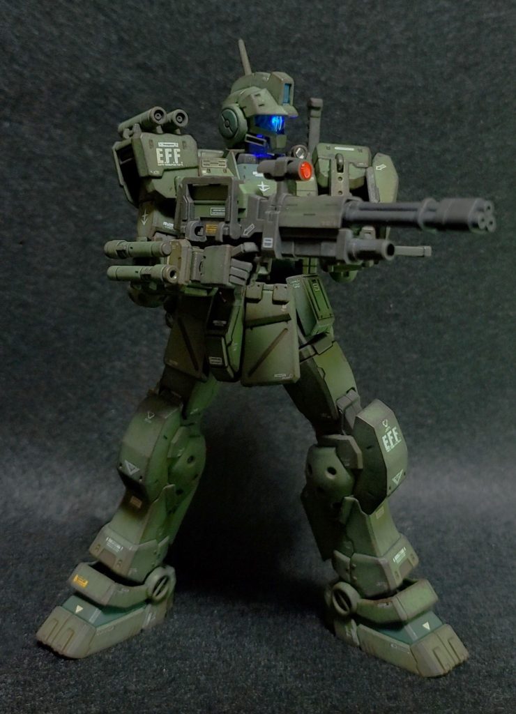 地上のモビルスーツなので、サビっぽいウェザリングで仕上げました。