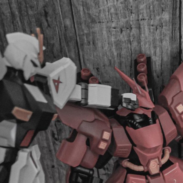 νガンダム、サザビー