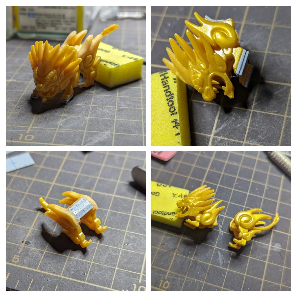 シーサーはそのままでは前かがみ棒立ちだったので、腹部から切断し、前足をかさ上げして、少し角度をつけて再接着しました。