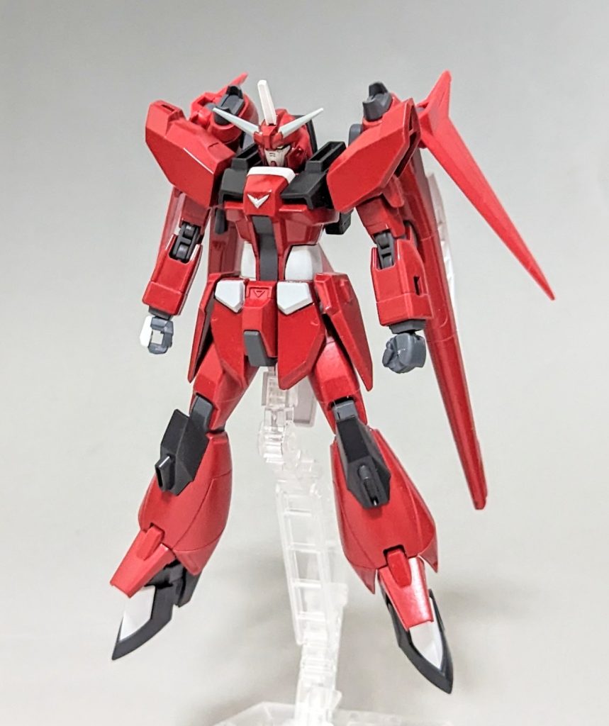 下腕が細いと感じたのでHGUCの陸戦型ガンダムのものをくり抜いて接続しました使用した陸戦型は旧版か新版かはどちらだったか忘れました