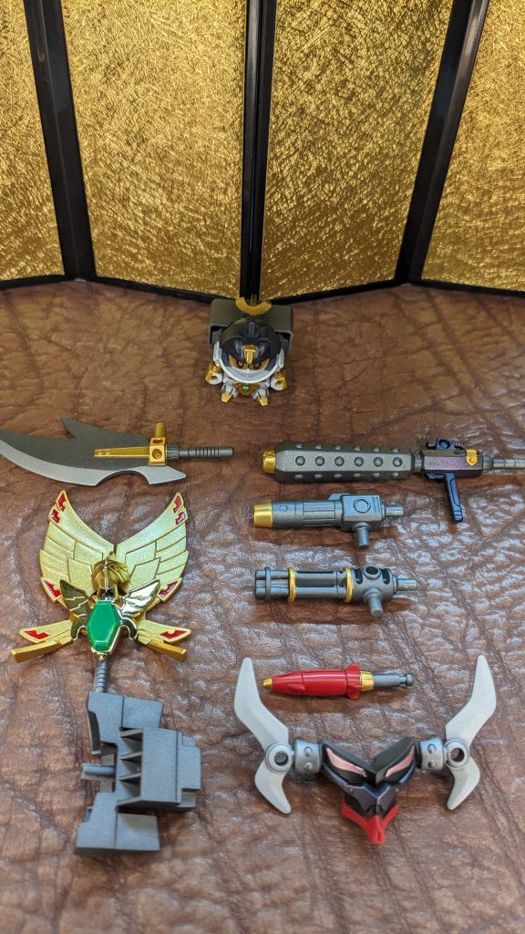 付属品一覧と斎胡の中の人の斎造君です。どこに乗ってるかというと、実は頭の中なのです。