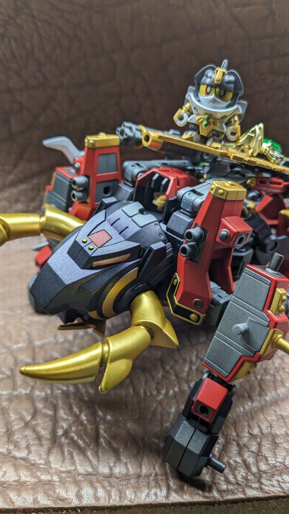 牛モードにもなります。あと飛行要塞モードと潜水艦モードと分離モードとか武器モードとかもあるのですが枚数が足りなさ過ぎるので省略!