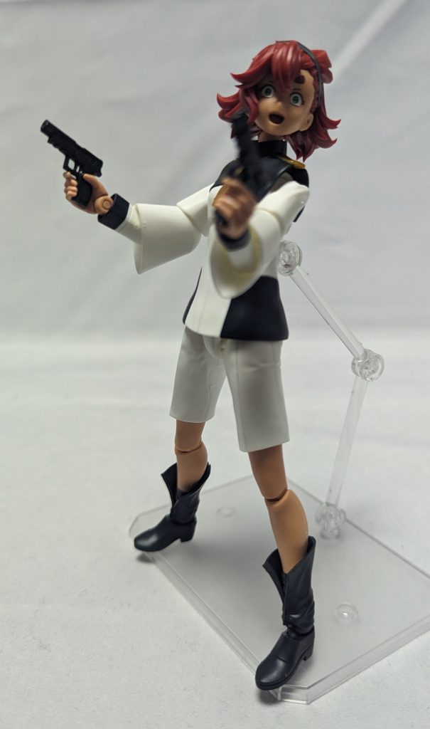 お次はハンドガン。今回発売された銃器の中では１番小型ですが形状違いが2種付属、ホルスターとかも付属、オプションの充実具合は他のラインナップにも負けて無い感じがします。